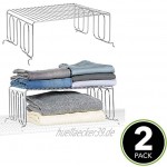mDesign 2er-Set Regaltrenner mit Ablage – praktisches Kleiderschranksystem für Drahtregale – Regalsystem aus Metall für das Schlaf- Badezimmer oder die Küche – silberfarben
