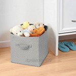 mDesign Aufbewahrungsbox aus Stoff – Ordnung im Kleiderschrank – große Box für Spielzeug Kleidung oder Bettwäsche Aufbewahrung – grau creme